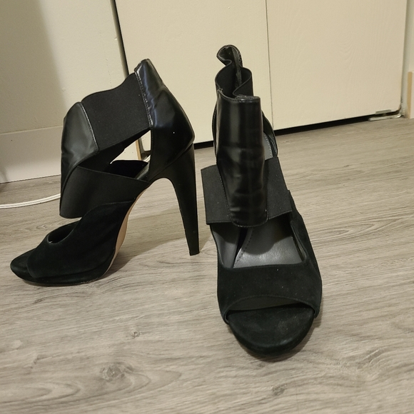 Calvin Klein Sonia Black Open Toe Heels - Picture 2 of 5